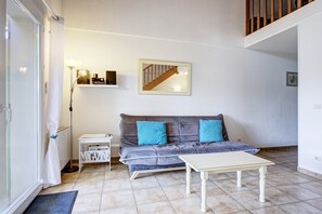 Smart TV - Quiet 6-Guest Apartment in Homps (Homps)