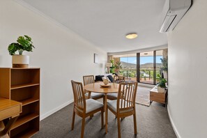 Smart TV, offices - Central Apartment with Underground Parking (Braddon)