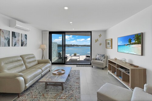 Modern 2-Bedroom Apartment with Pool Access