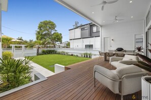 Terrace/patio - Quiet Coastal Retreat with BBQ & Outdoor Space (Hastings Point)