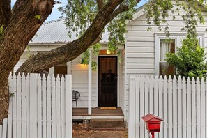 Exterior detail - Relaxing Retreat with Spacious Outdoor Area (Mayfield)