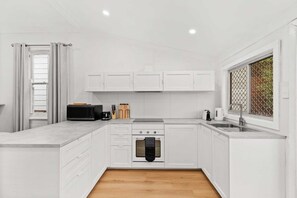 Fridge, microwave, oven, stovetop - Relaxing Retreat with Spacious Outdoor Area (Mayfield)