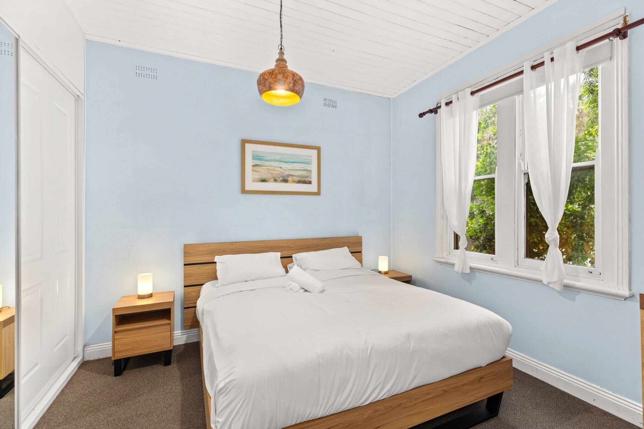 Iron/ironing board, Internet, bed sheets