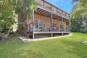 Terrace/patio - Relaxing 3-Bedroom Retreat with Outdoor Seating (Lilli Pilli)