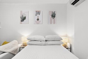 1 bedroom, iron/ironing board, Internet, bed sheets - Ground Floor One-Bed with Courtyard Access (Strathfield)