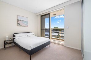 3 bedrooms, desk, iron/ironing board, Internet - Silverwater Stay Near Parks and Cafés (Silverwater)