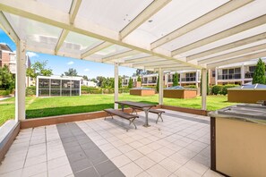 Outdoor dining - Silverwater Stay Near Parks and Cafés (Silverwater)
