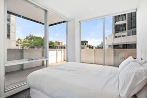 2 bedrooms, iron/ironing board, Internet, bed sheets - Bright 2-Bed Home with Secure Parking (South Yarra)
