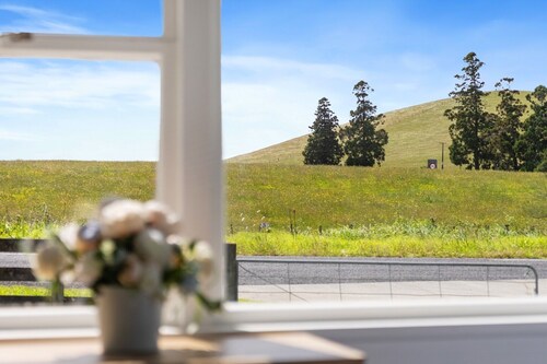 Peaceful 3-Bed Escape with Scenic Deck