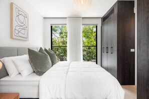 3 bedrooms, iron/ironing board, Internet, bed sheets - Stylish 3-Bed Home Near South Melbourne Market (South Melbourne)