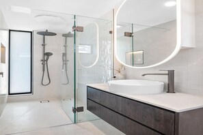 Towels - Stylish 3-Bed Home Near South Melbourne Market (South Melbourne)