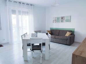 Dining - Comfy flat with pool (Cavallino)