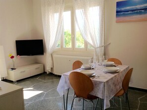 Dining - La Dolce Vita, a stone's throw from the beach. (rimini)