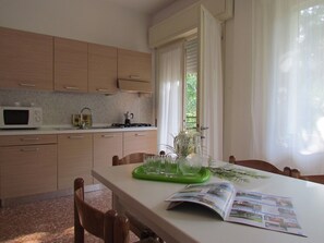 Fridge, microwave, stovetop, cookware/dishes/utensils