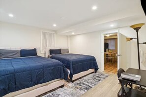 Iron/ironing board, WiFi, bed sheets - Furnished 3BR/2BA Monthly Rental/Path/EWR/Newark PENN STATION (Newark)