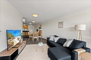 Apartment | Living room - Central Apartment With Underground Parking (Canberra)