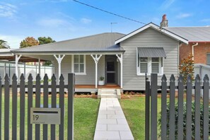 Exterior - Charming and centrally located cottage (Muswellbrook)