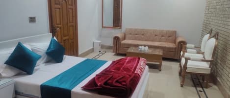 BĂŒgeleisen/BĂŒgelbrett, WLAN, BettwĂ€sche