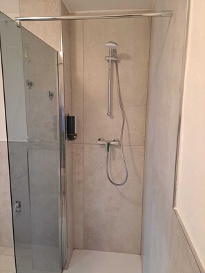 Shower, hair dryer, bidet, towels - Bright house with garden and mountain view (Castiglione dei Pepoli)