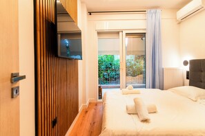 2 bedrooms, iron/ironing board, free WiFi, bed sheets - Bright & Elegant Paleio Faliro Stay • Near Beach & Easy Access to Athens Center (Paleo Faliro)