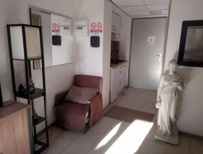 Interior - ANTIQUA ROMA VIA TEMPORIS CXIV Studio with terrace (Alénya)