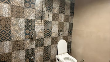 Shower, free toiletries, towels, soap