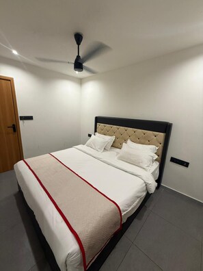Quarto luxo | Wi-Fi de cortesia, roupa de cama