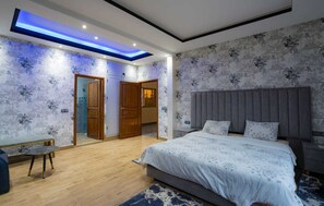 4 bedrooms, iron/ironing board, WiFi