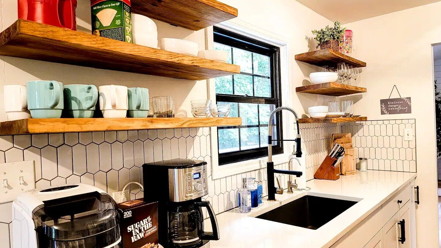 Microondas, horno, placa de cocina y lavavajillas