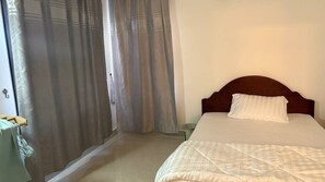 3 bedrooms, free WiFi - Amora De Cafe & Guest House (Phnom Penh)