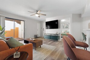 2 bedrooms, iron/ironing board, Internet, bed sheets - 2BR Mins to Mill Ave and Sky Harbor (Tempe)