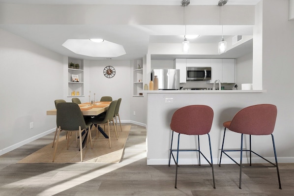Dining - 2BR Mins to Mill Ave and Sky Harbor (Tempe)