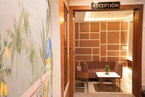 Desk, free WiFi - Majestic Inn (Pune)