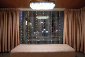Desk, free WiFi - Majestic Inn (Pune)