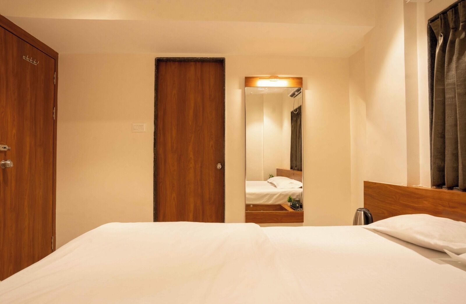 Standard Double Room | Meja, Wi-fi percuma 