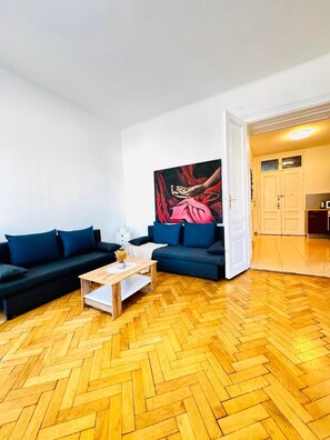Basic Apartment | Living room - Comfortable 1BR Lounge Westbahnhof (Vienna)