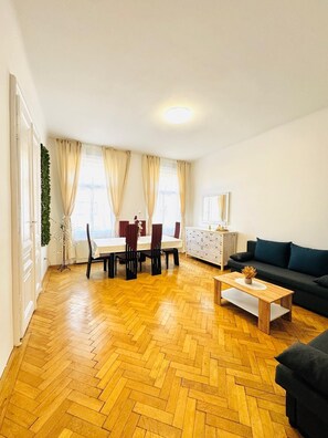 Basic Apartment | Living room - Comfortable 1BR Lounge Westbahnhof (Vienna)