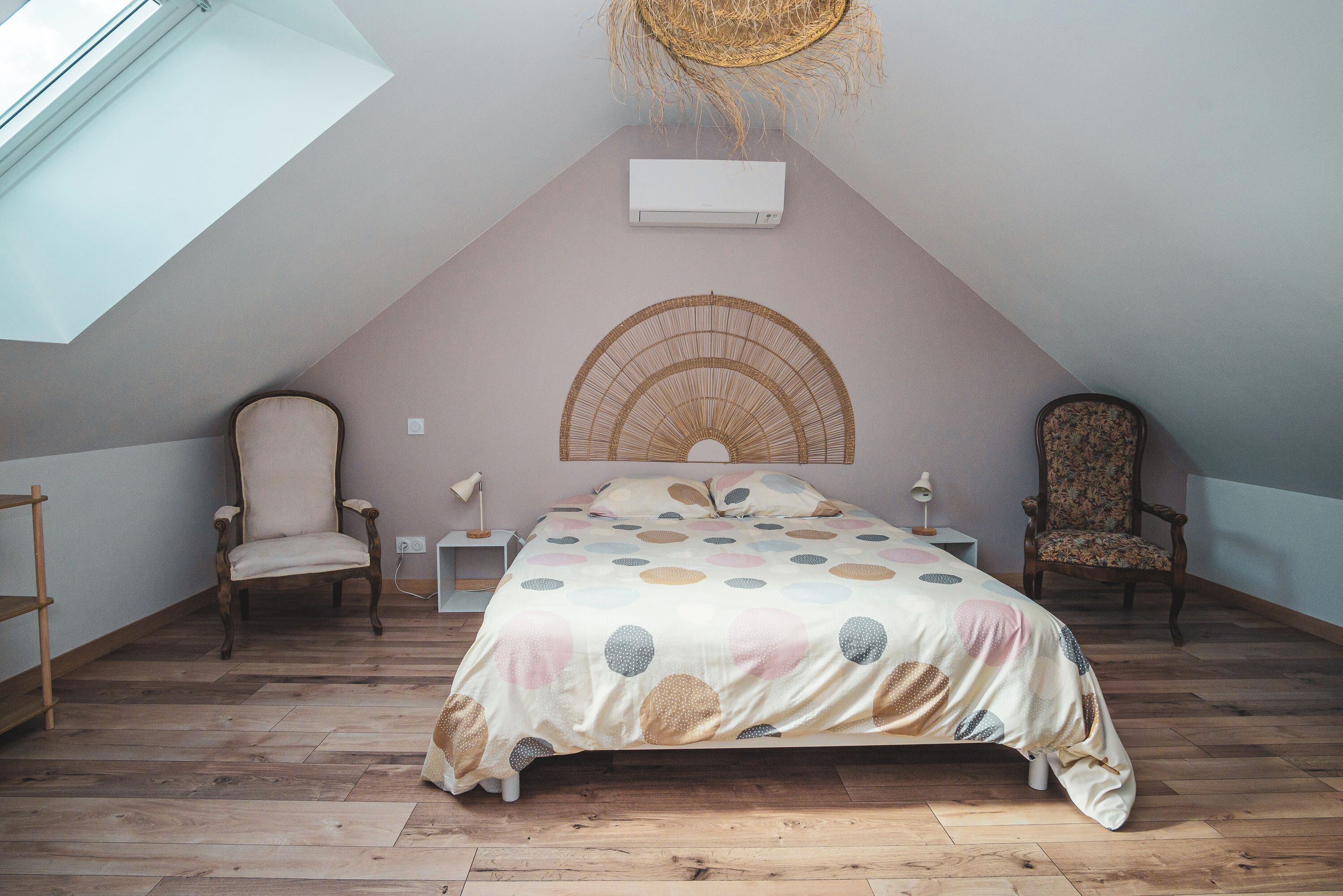 2 chambres, bureau, fer et planche à repasser, lit parapluie