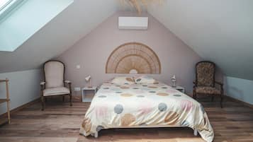 2 chambres, bureau, fer et planche Ă repasser, lit parapluie