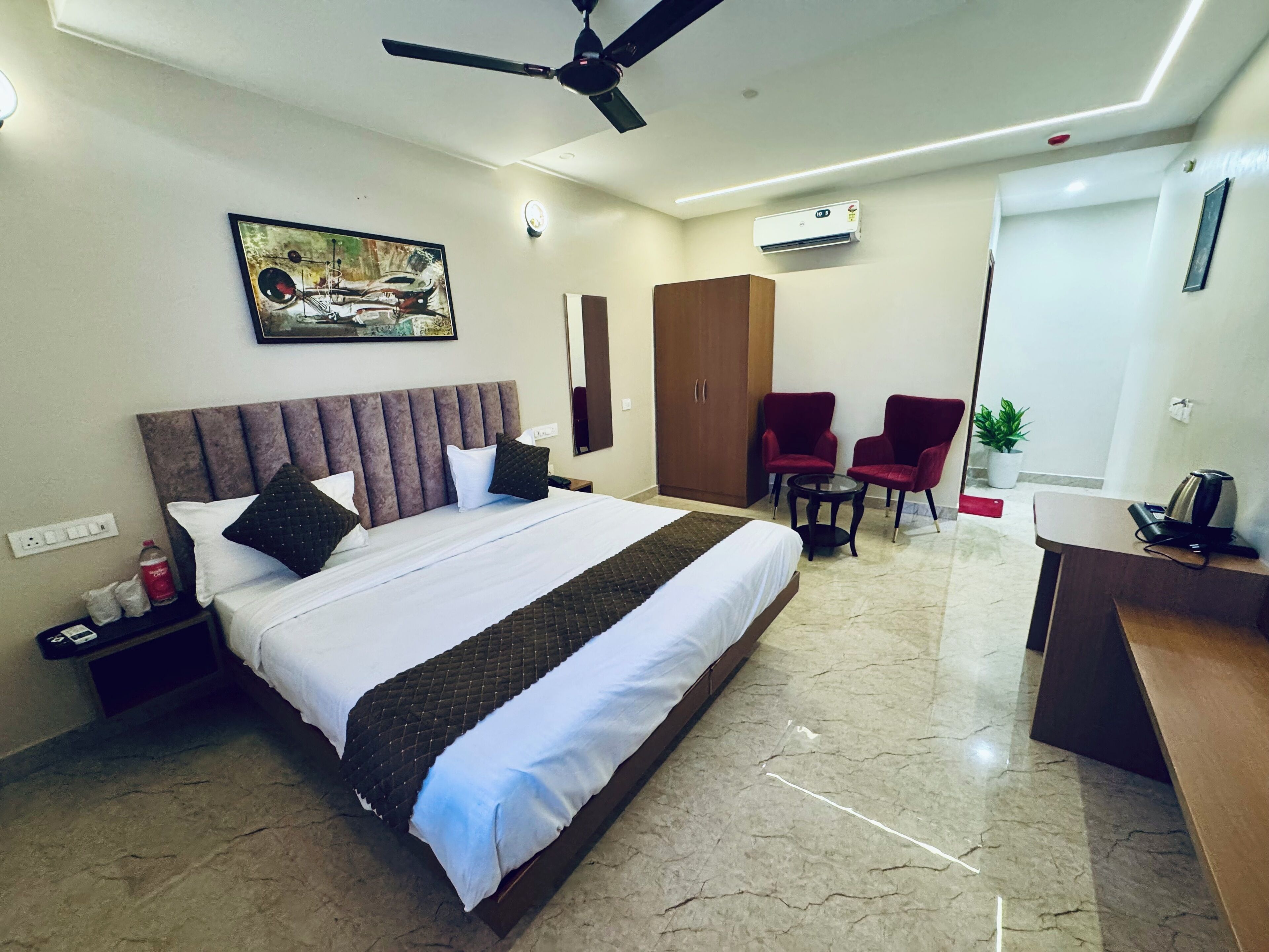 Premium Double Room, City View | Free WiFi