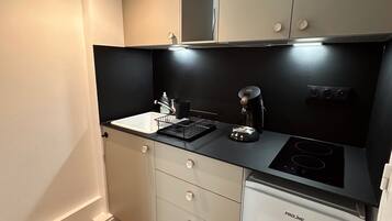 Fridge, microwave, coffee/tea maker, toaster