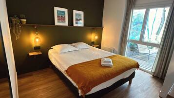 1 bedroom, desk, iron/ironing board, WiFi