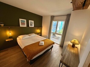 1 slaapkamer, een bureau, een strijkplank/strijkijzer, wifi