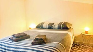 2 bedrooms, iron/ironing board, WiFi, bed sheets - Bordeaux Apartment in the Heart of the City A/C (Bordeaux)