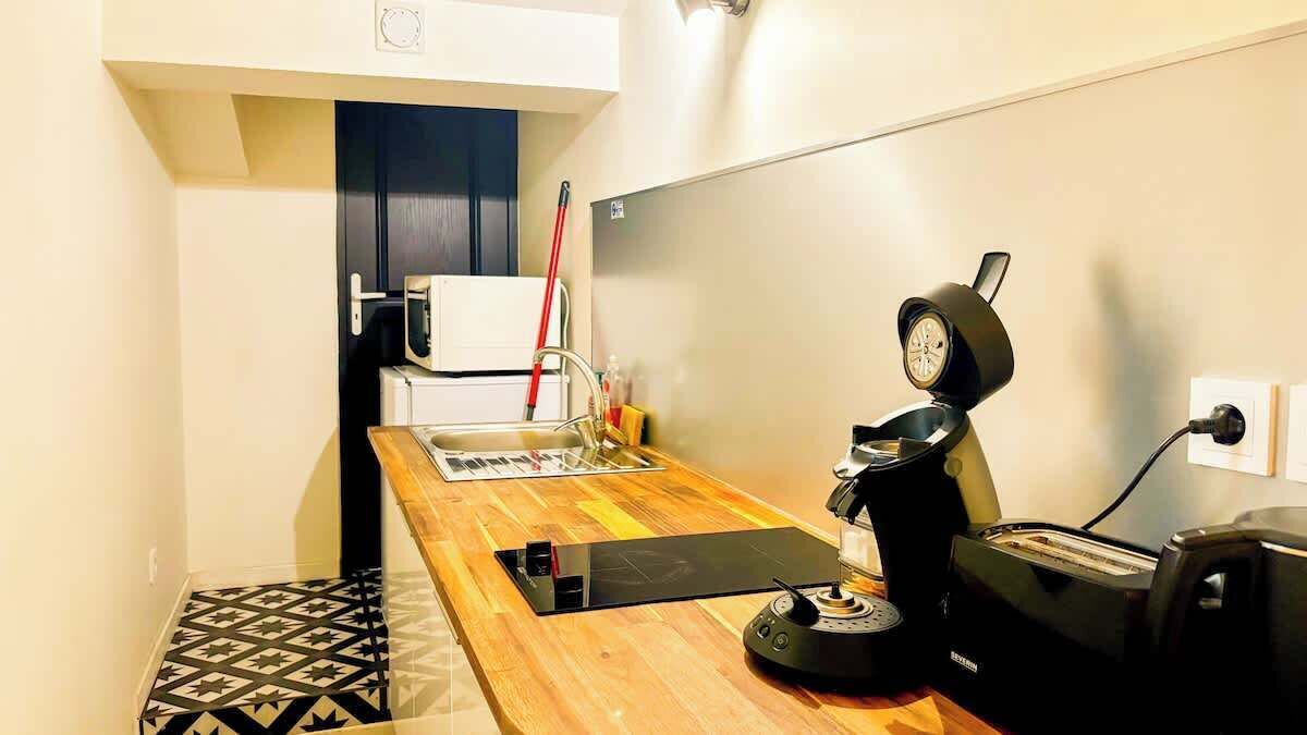 Fridge, microwave, coffee/tea maker, toaster