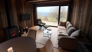 House | Dining - Holiday Home in Malmedy With Private Terrace (Malmedy)
