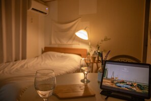 1 bedroom, internet, bed sheets