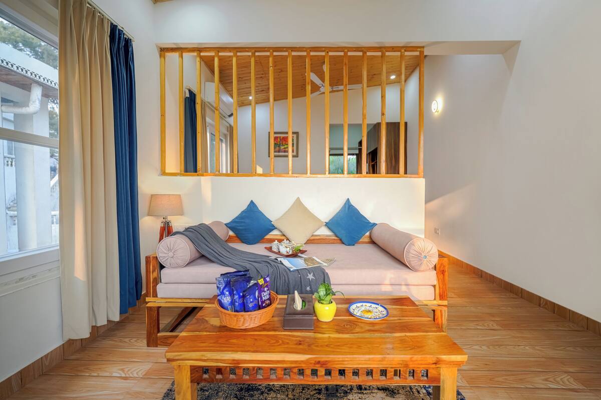 Deluxe Suite, Garden View | Iron/ironing board, free WiFi