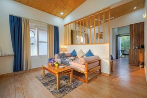 Deluxe Suite, Garden View | Iron/ironing board, free WiFi