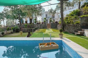 Outdoor pool - ELIVAAS Stars and WindSongs (Nahan)